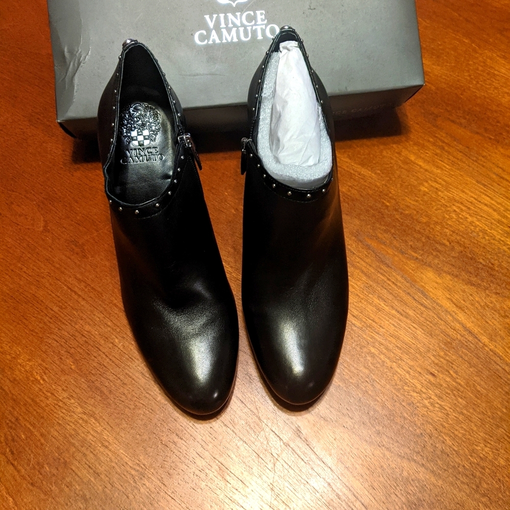 New Leather Vince Camuto Black 8.5 heeled booties